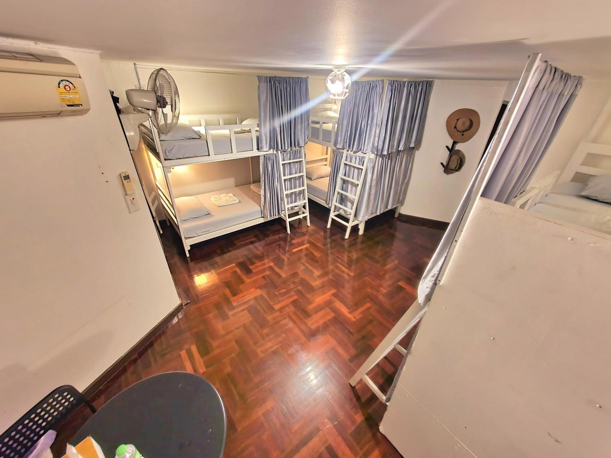 Home16 Sukhumvit16 Bangkok Exterior photo