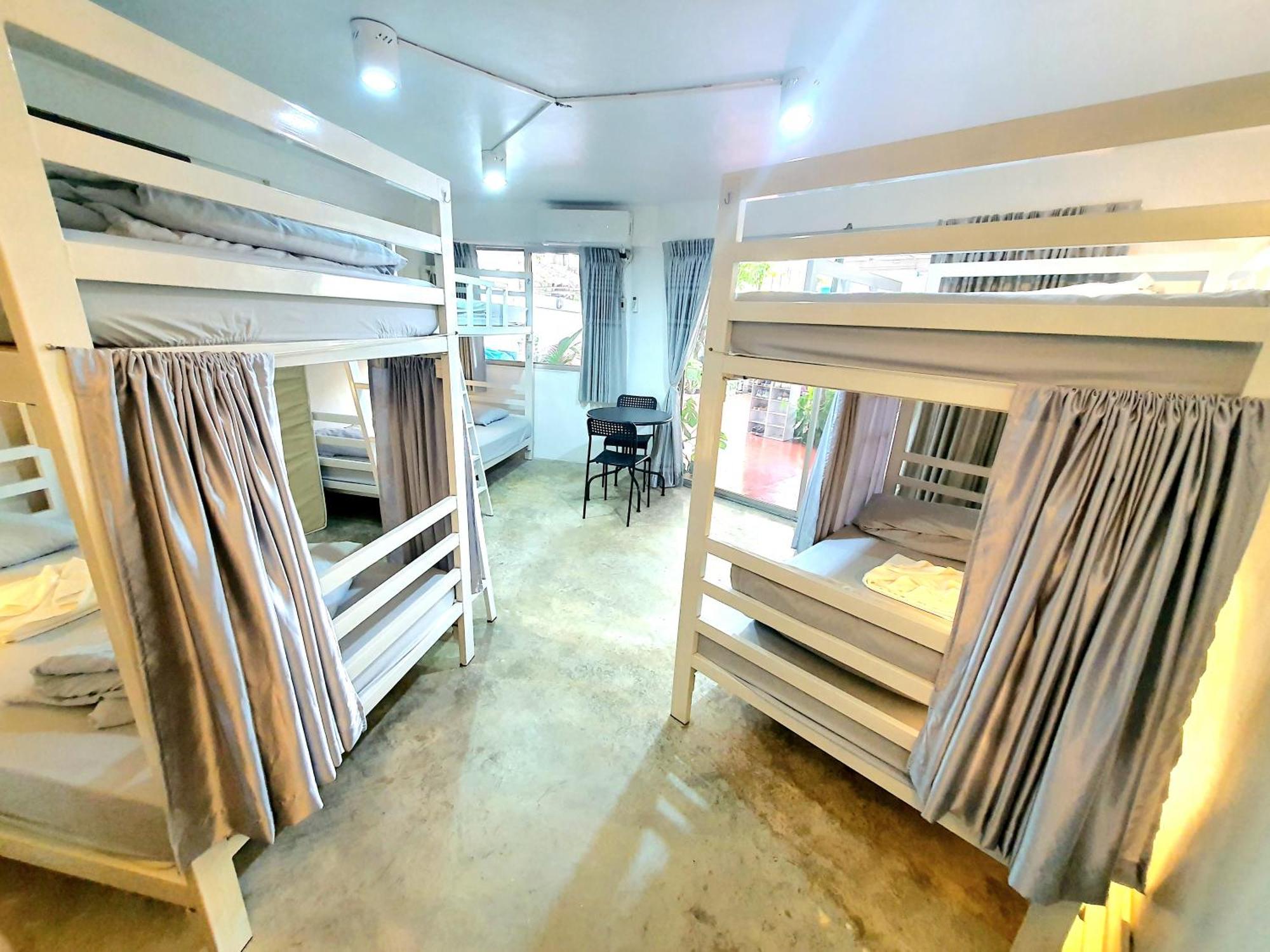 Home16 Sukhumvit16 Bangkok Exterior photo